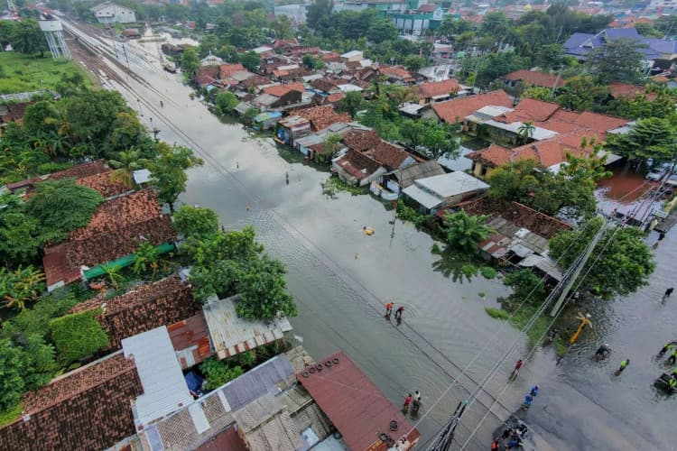 Genangan Air Tutup Jalur Pekalongan–Sragi, Rute Kereta Api Dialihkan