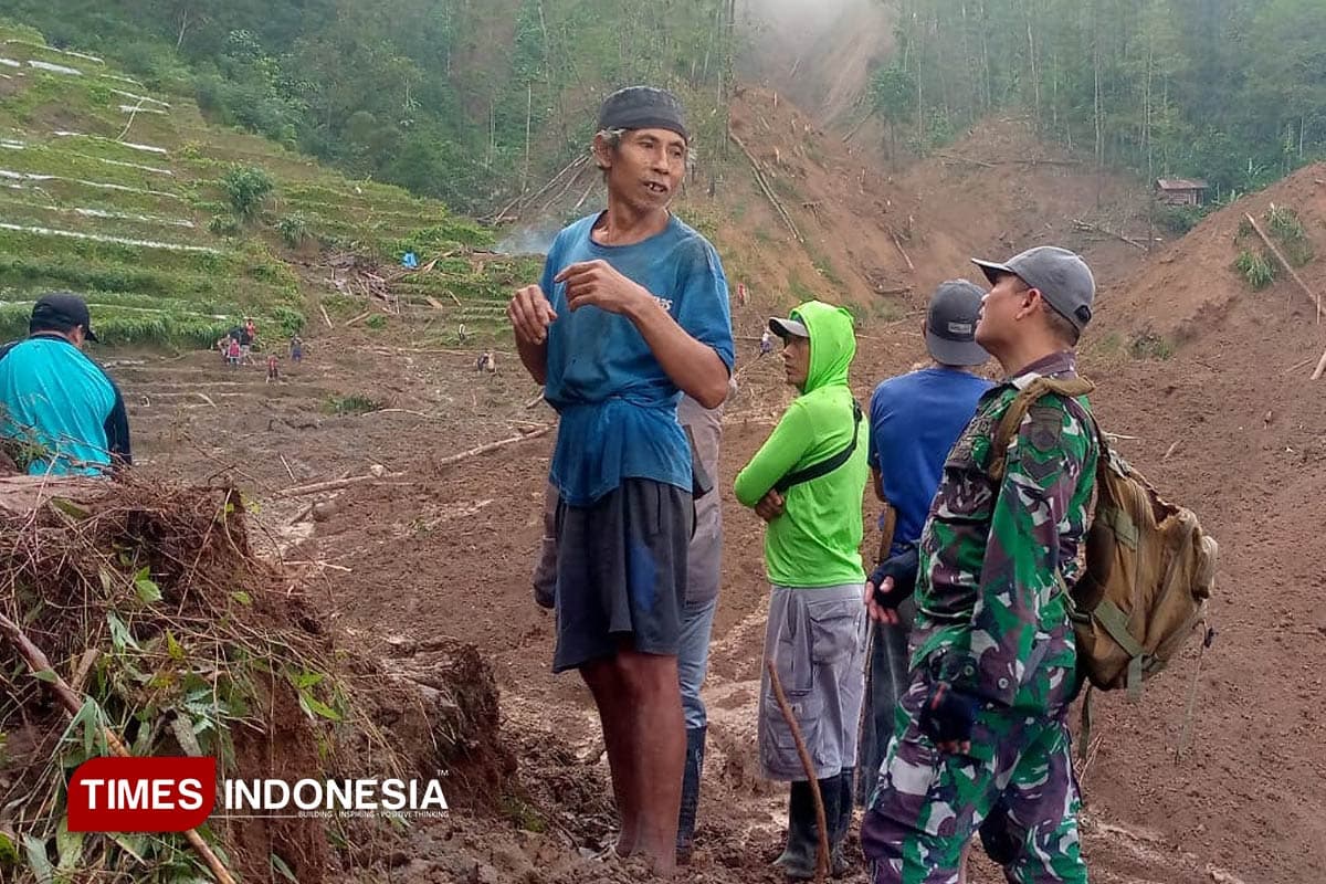 Dua Orang Korban Tanah Longsor di Pemalang Masih dalam Pencarian