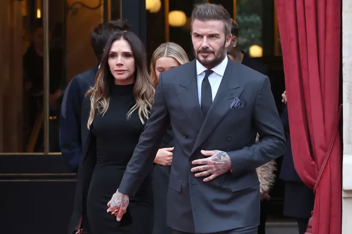 Victoria Beckham Dapat Penghargaan Ksatria dari Prancis