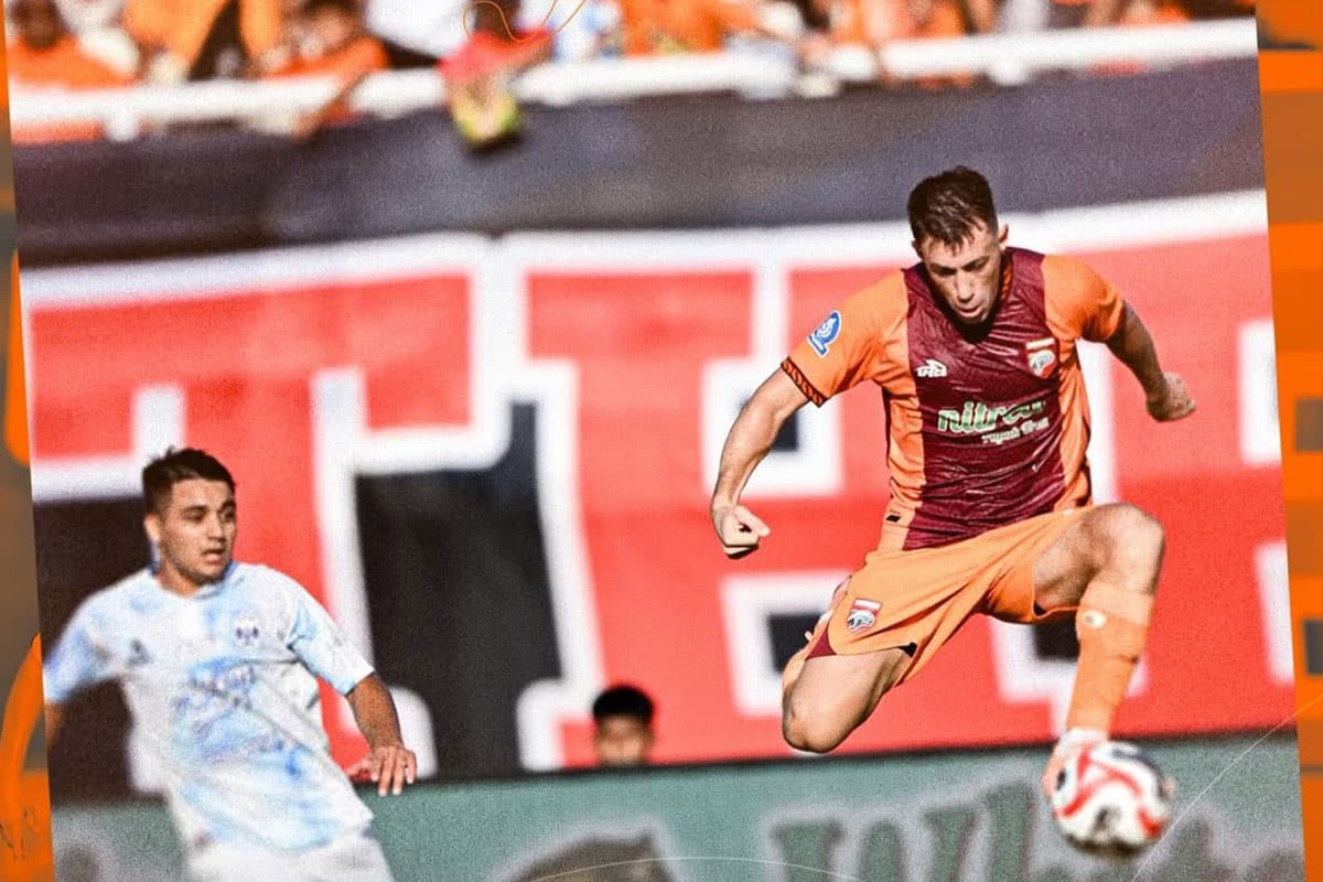 Borneo FC Ungguli PSIM Yogyakarta pada Babak Pertama di Stadion Segiri Samarinda