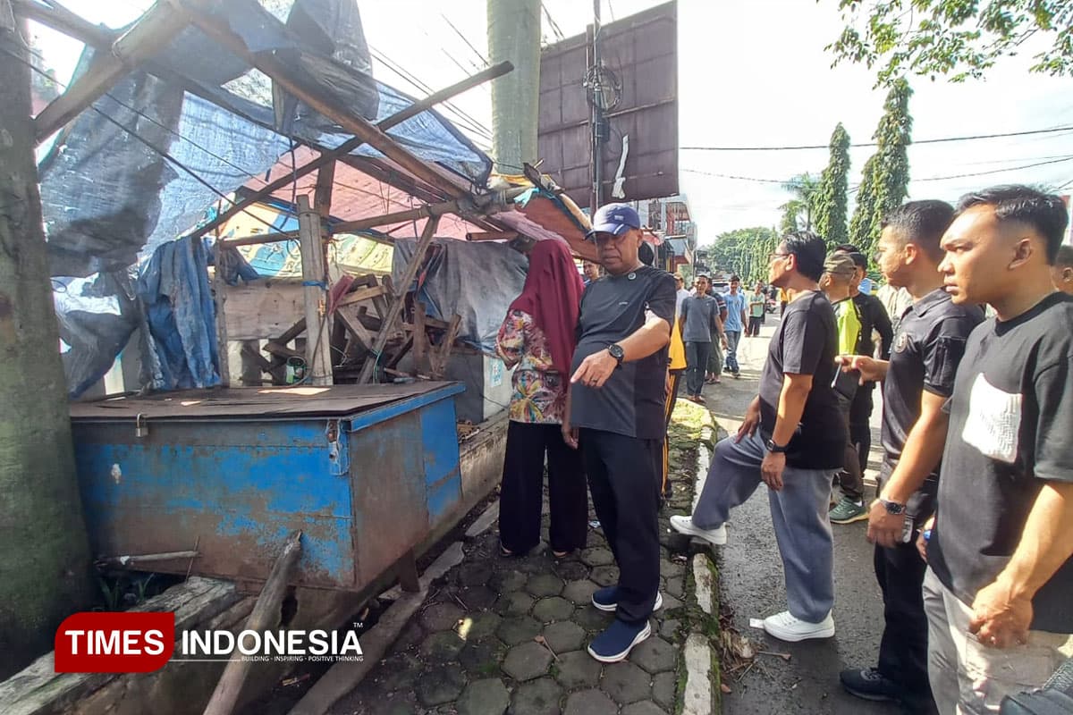 Ketika Pasar Cigasong Majalengka Disapu Harapan di Geber Jumat