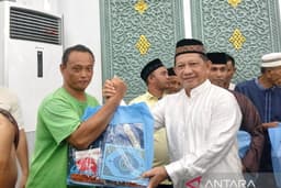 Mendagri Serahkan 500 Al Quran dan Alat Shalat dari Presiden untuk Warga Banda Aceh